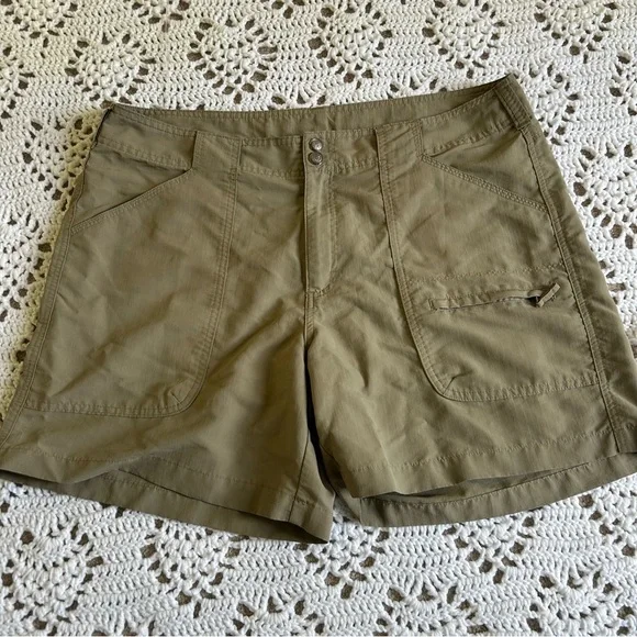 Women’s Bimini Bay Outfitters Performance Wear Sz 16 Khaki Shorts - Picture 2 of 8